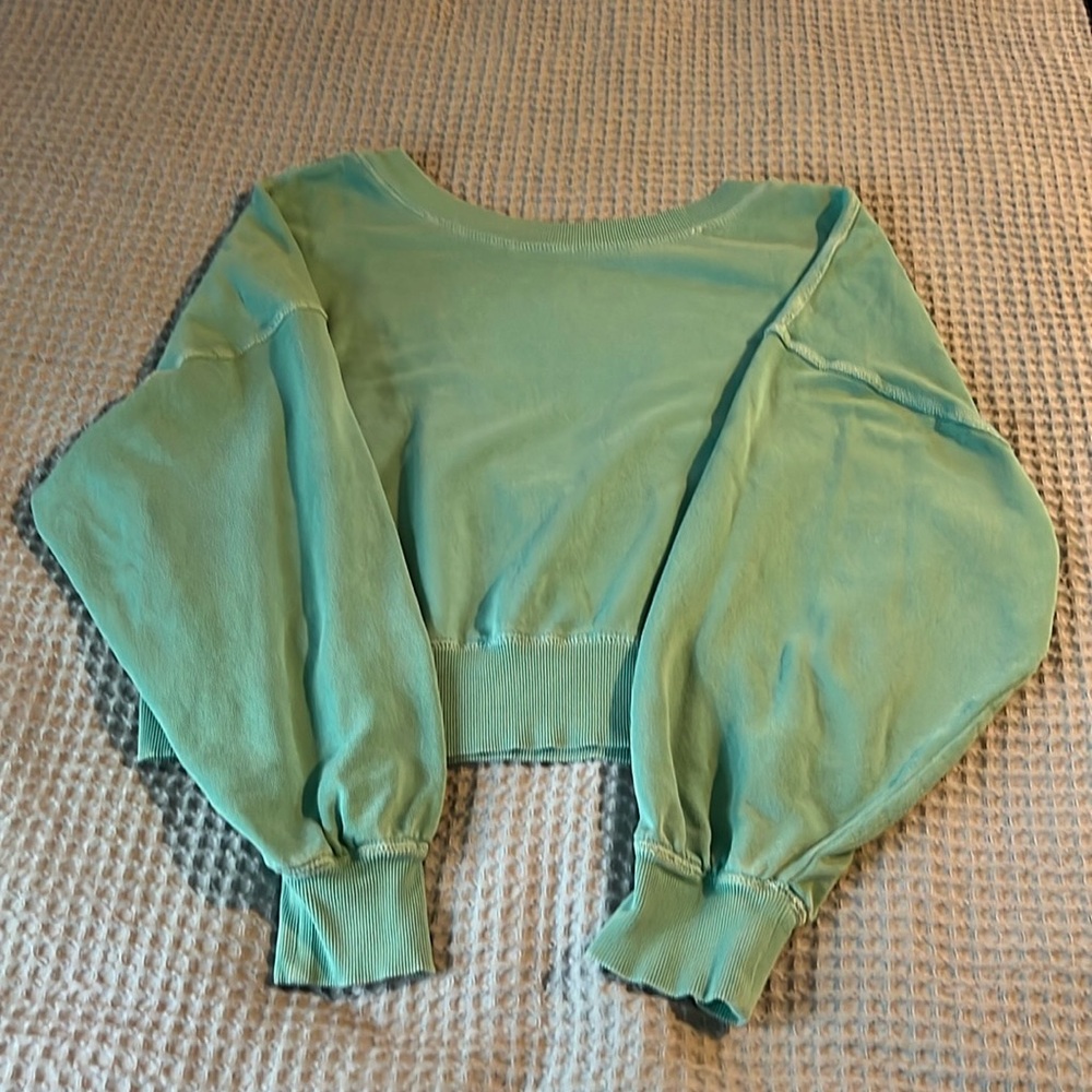 Free People L green super crop vneck sweatshirt